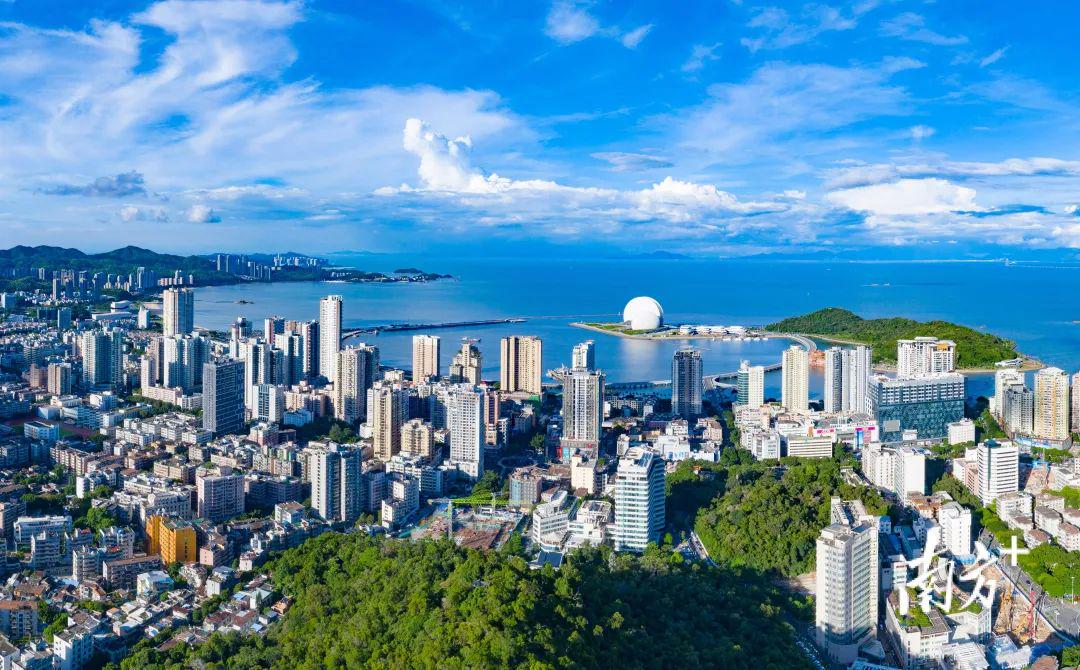 广东，改革开放前沿的经济与社会转型探索